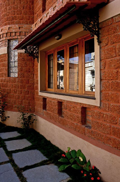 Textured laterite stone wall